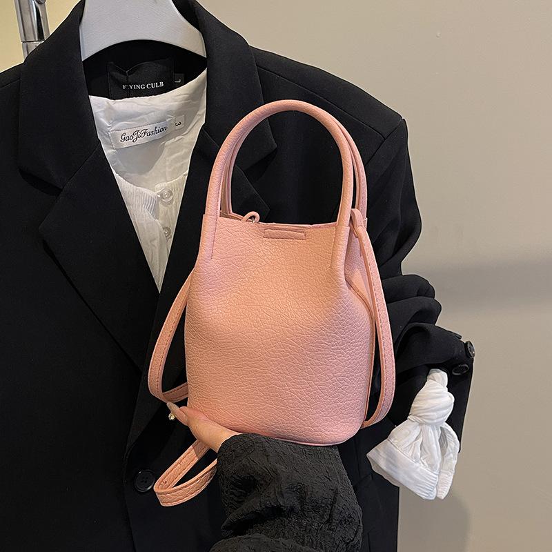 Премиальный нишевый детский рюкзак для мамы, женская весна-лето 2025, новая ретро сумка-мессенджер, женская ручная плиссированная сумка-ведро