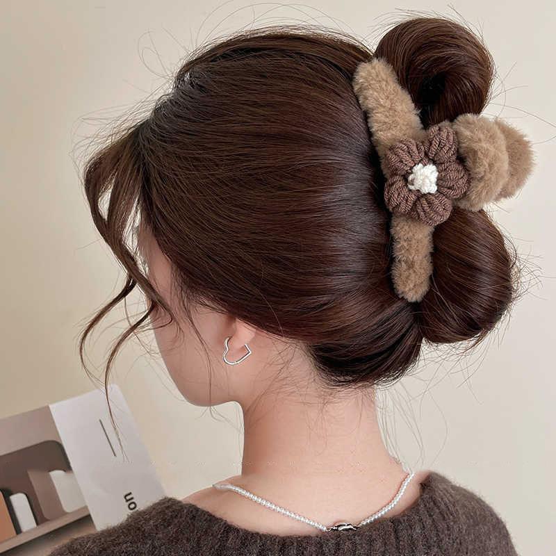 Vintage Large Plush Flower Hair Clips Girls Elegant Ponytail Braid Claw Hair Duckbill Clip Girls Headdress Gift