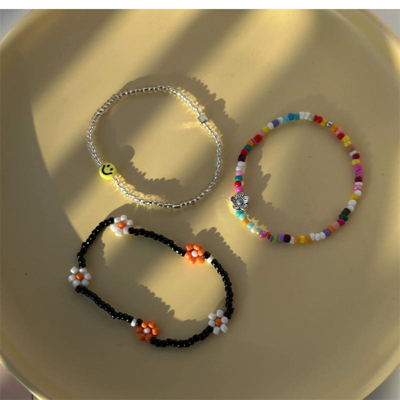 Браслет из бисера «Цветок-смайлик»