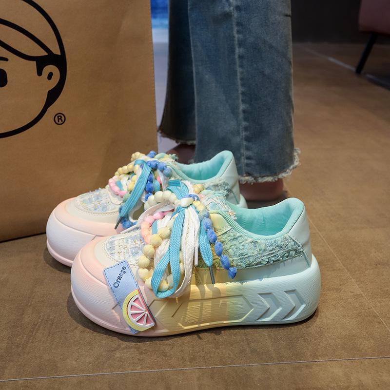 Нишевые оригинальные туфли на толстой подошве женские 2025 новые студенческие универсальные туфли-маффины маленькие белые туфли спортивные и для отдыха туфли с большой головой