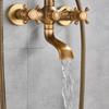 Латунный смеситель для душа в стиле ретро, ​​набор смесителей для душа с двумя ручками, настенный смеситель для ванны с ручным душем и поворотным изливом для ванны