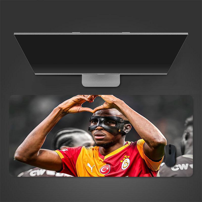 Коврик для мыши Galatasaray Victor Osimhen, Большой игровой коврик для стола, Нескользящий коврик для мыши XXL для ноутбука и планшета, Игровой коврик для мини-ПК со прошитыми краями
