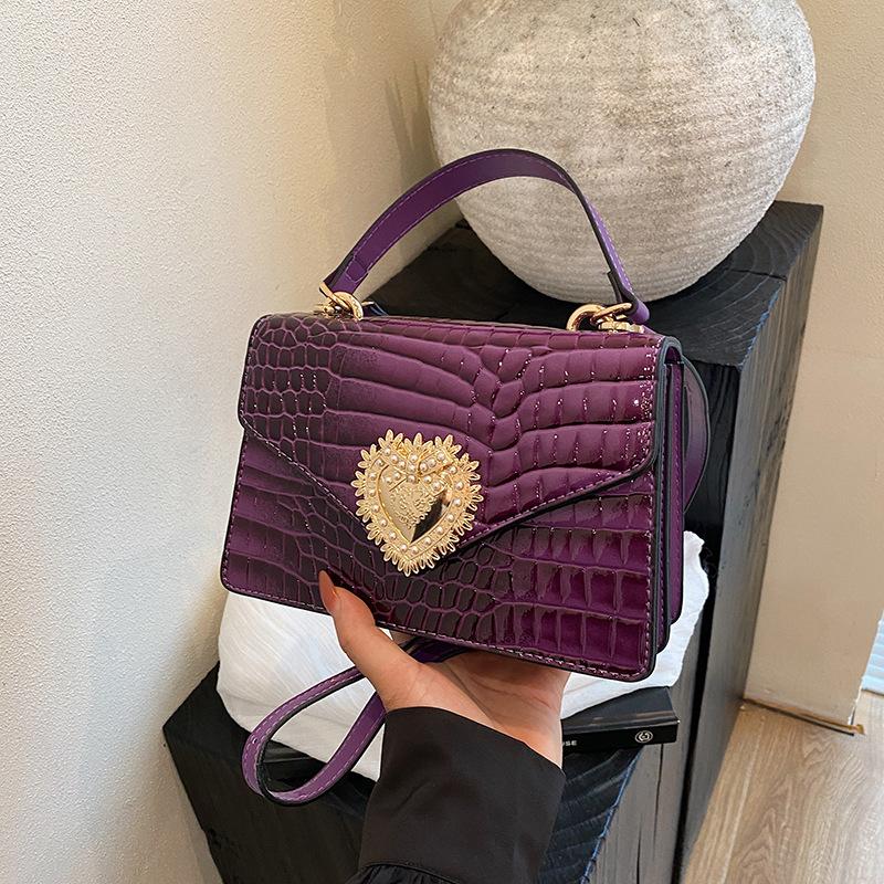 2025 European and American Crocodile Pattern Court Style Portable Underarm Bag Love Pearl Chain Commuter Flip Shoulder Messenger Bag