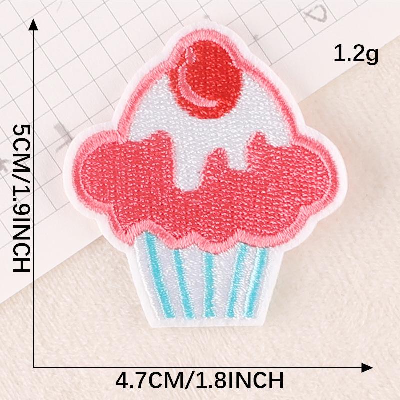 Вышитая нашивка на одежде и аксессуарах своими руками