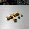 Тройник с вращающимся соединением 1/4 SAE с развальцованным соединением и развальцованным концом с внешней резьбой 1/4 для использования с коллекторным шлангом HVAC и диагностическим инструментом