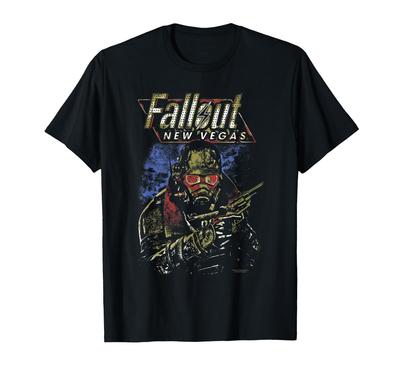 Винтажная футболка с изображением рейнджера из Fallout New Vegas, выполненная в стиле состаренной видеоигры.