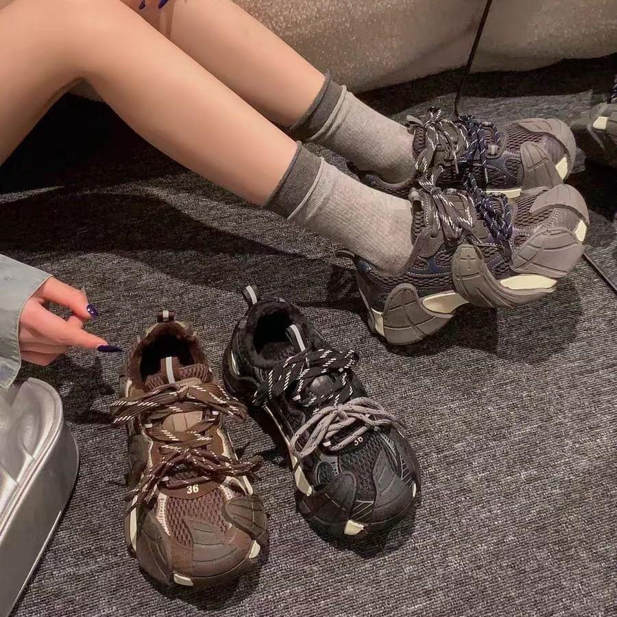 Женские кроссовки «папины» 2025 осень и зима новые популярные черные бархатные темпераментные на толстой подошве увеличивающие рост повседневные спортивные туфли детские