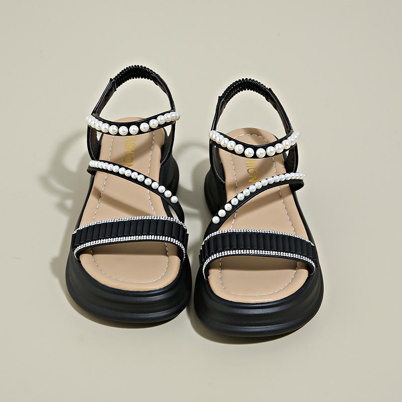 Модные сандалии в стиле феи женские 2025 года на толстой подошве с полой пряжкой из одного слова, простые пляжные сандалии