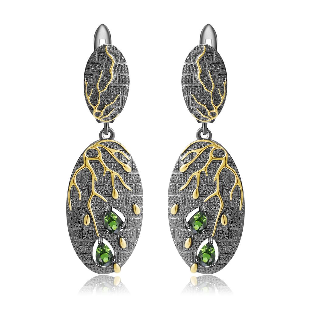 Оригинальные дизайнерские серьги, серьги-гвоздики из высококачественного серебра 925 пробы с натуральным аметистом.