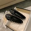 Мода 2025 Новые туфли-лодочки с заклепками и круглым носком, роскошные черные кожаные сандалии, балетки, серебристые металлические туфли Мэри Джейн с вырезами, размеры 35-42