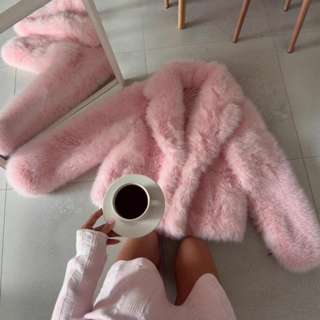 Women's Lapel Collar Long Sleeve Faux Fur Coat Loose Fit Casual Winter Short Jacket