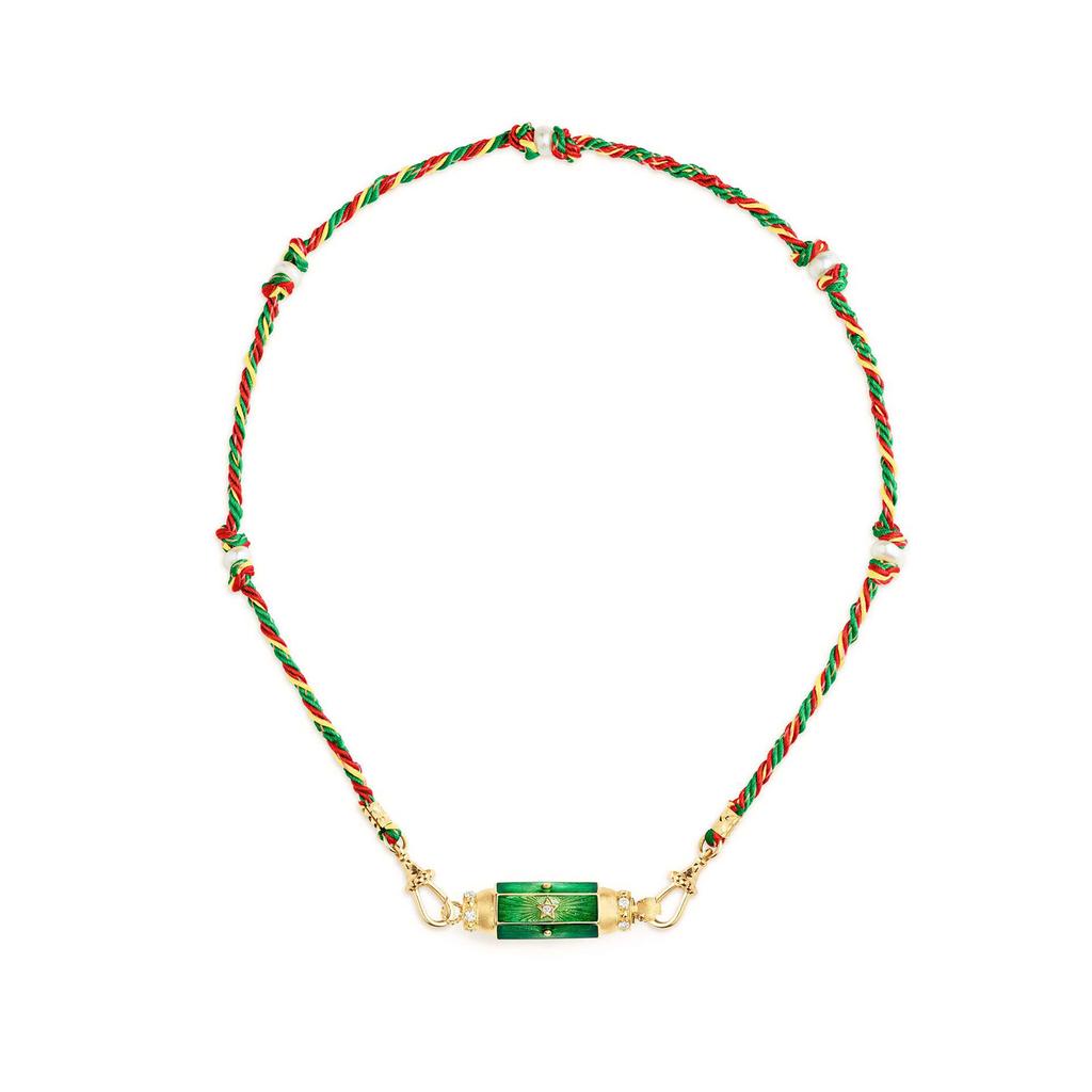 Радужное ожерелье с подвеской. Модное плетеное ожерелье с золотой отделкой и радужной подвеской для встреч.