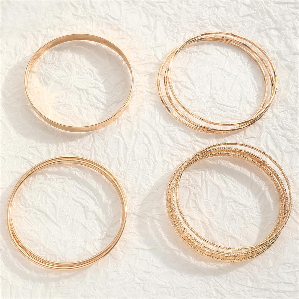 Европейско-американский ретро широкий золотой набор браслетов - Преувеличенный, глянцевый, нерегулярный дизайн, коллекция из нескольких частей.