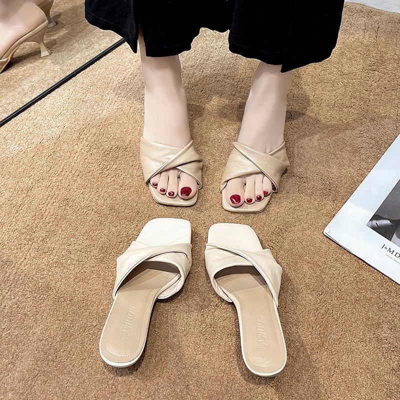 Высокие каблуки женская верхняя одежда лето 2025 летние новые женские полуоблегающие босоножки на среднем каблуке женские тапочки