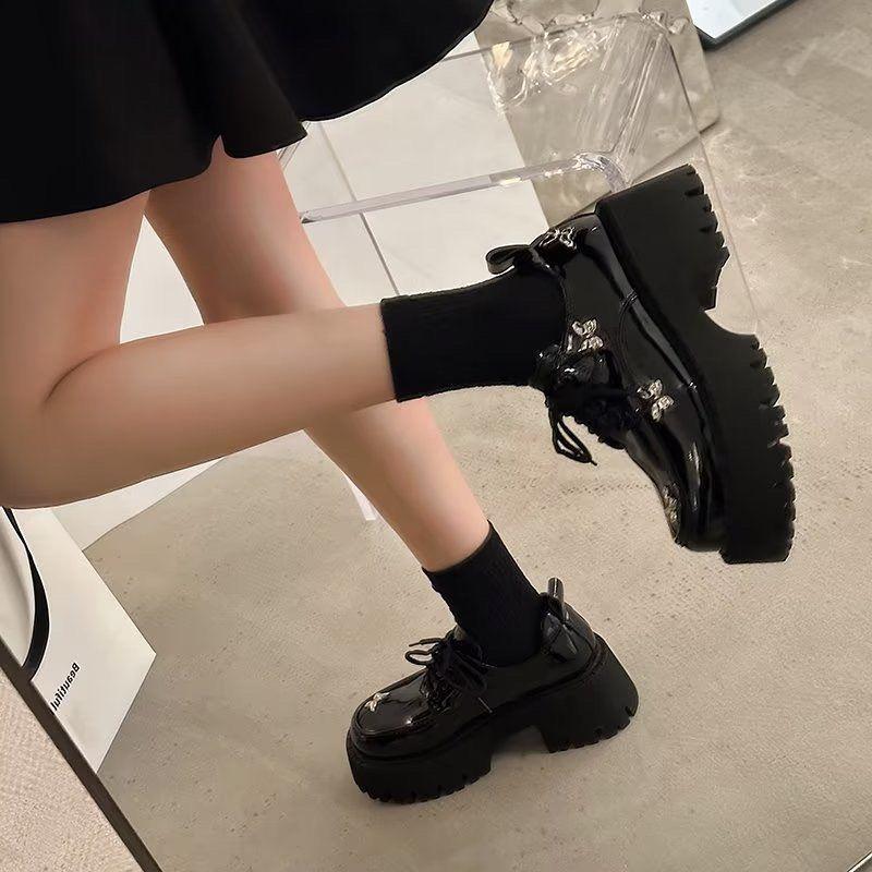 Ретро простые туфли-лоферы на высокой толстой подошве, весна 2025, новая модель, высокая ценность, металлическая бабочка, украшения