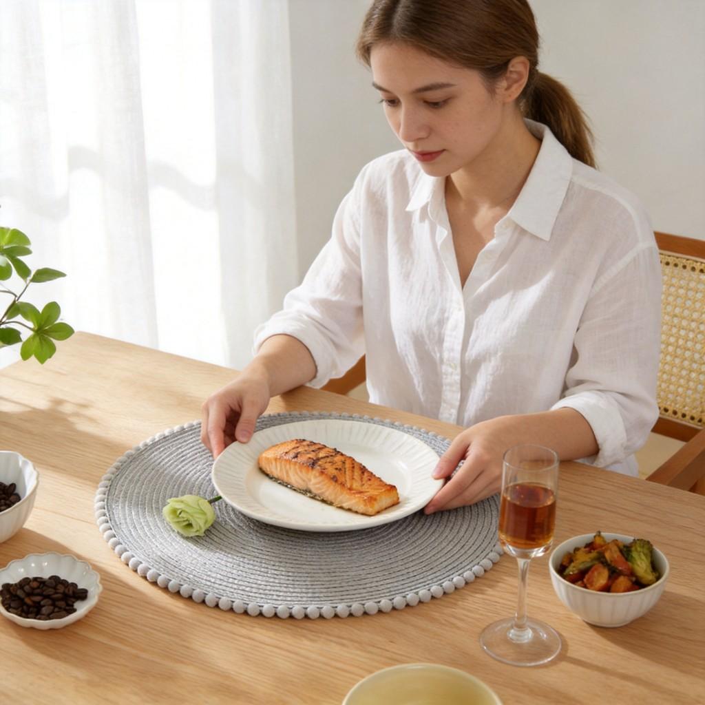 Circular Corn Fiber Coasters With Modern Minimalist Design For Restaurant Use