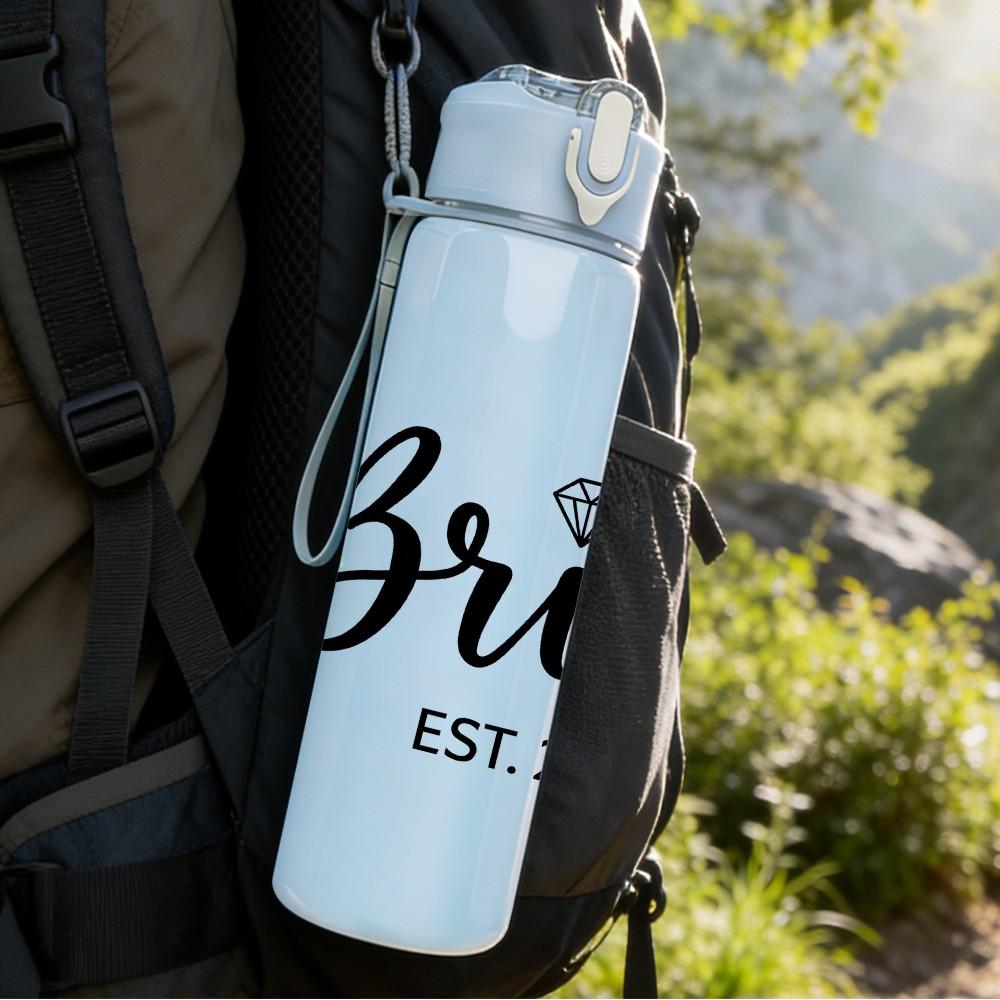 1PC Bride EST 2026 Minimal Script 750ml Color Plastic Sports Water Bottle Leakproof Flip Straw Lid Suitable for Sports Office Home Use