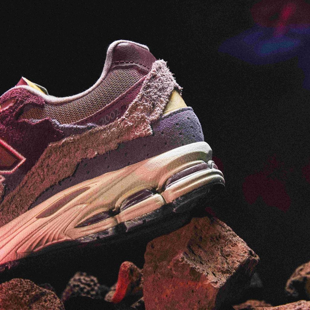 New Balance 2002R Protection Pack - Pink Unisex Sneakers Lilac-Chalk M2002RDH