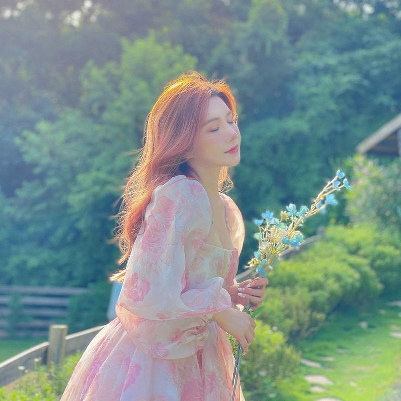 Женское летнее дизайнерское милое свежее платье, элегантное и красивое платье-фонарик с квадратным вырезом и рукавами-фонариками