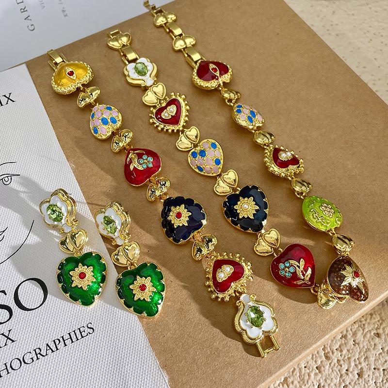 Винтажное ожерелье с резным рельефом в виде сердца любви: Элегантный цветочный аксессуар для ключицы для женщин