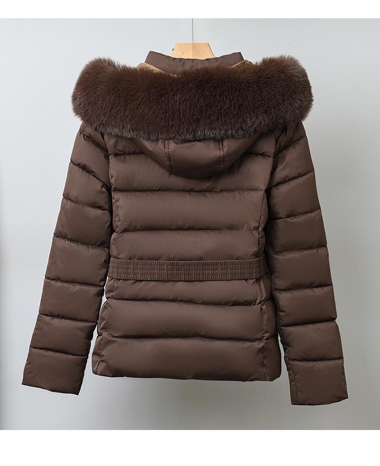 Женская короткая ветрозащитная теплая зимняя куртка с большим меховым капюшоном и поясом