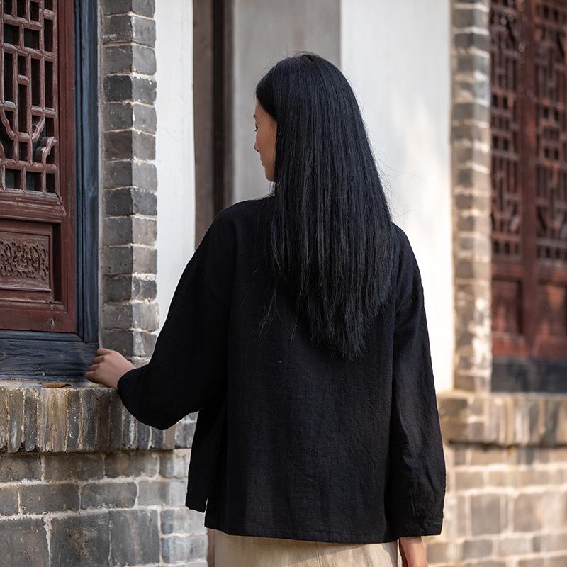 Artistic Retro Chinese Style Women's Ramie Frog Button Long Sleeve Shirt for Spring and Autumn Tea Ceremonies