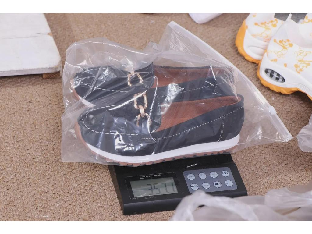 Женские мокасины большого размера с металлической цепочкой на плоской подошве, осень 2024 г.