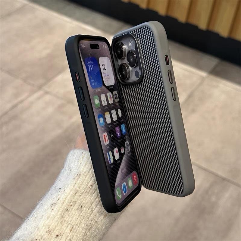 Подходит для чехла для мобильного телефона Apple 16Promax, чехол для мобильного телефона из углеродного волокна 15 с металлической рамкой 14, устойчивый к падениям.