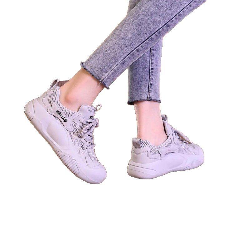 Женские модные кроссовки из дышащей сетки на толстой подошве, маленькие белые туфли, весна 2025, новые легкие кроссовки для бега на мягкой подошве