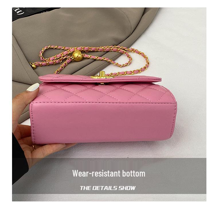 Маленькая сумка кроссбоди Xiangfeng Mini с цепочкой в виде ромбиков и золотым шариком - Красная, Осенняя мода