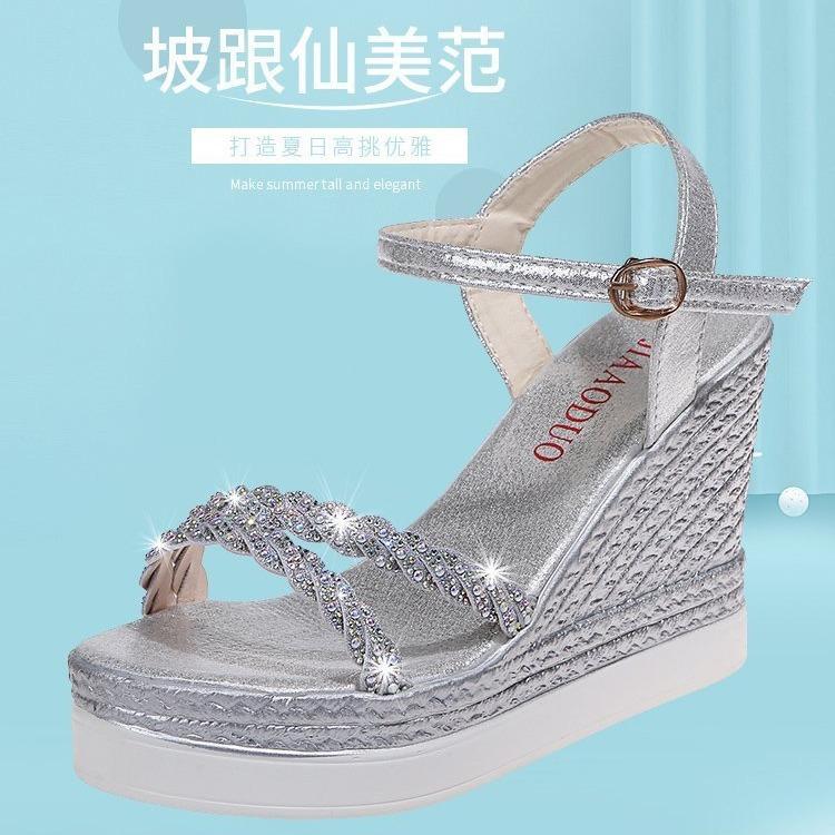 Босоножки с пряжкой из одного слова и танкеткой, женские 2024, новая пряжка, модный темперамент, внутренняя тенденция увеличения высоты, римская обувь