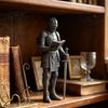 Офисный стол Средневековое украшение Рыцарь Декор книжной полки, Статуэтка-подставка для книг в доспехах, Готическое украшение для книжной полки в библиотеке, Детализированная фигурка в доспехах Замковая тематика