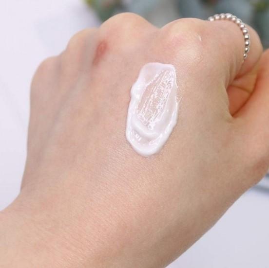 9WISHES Белая тонизирующая сыворотка для тела SPF 21 150 мл