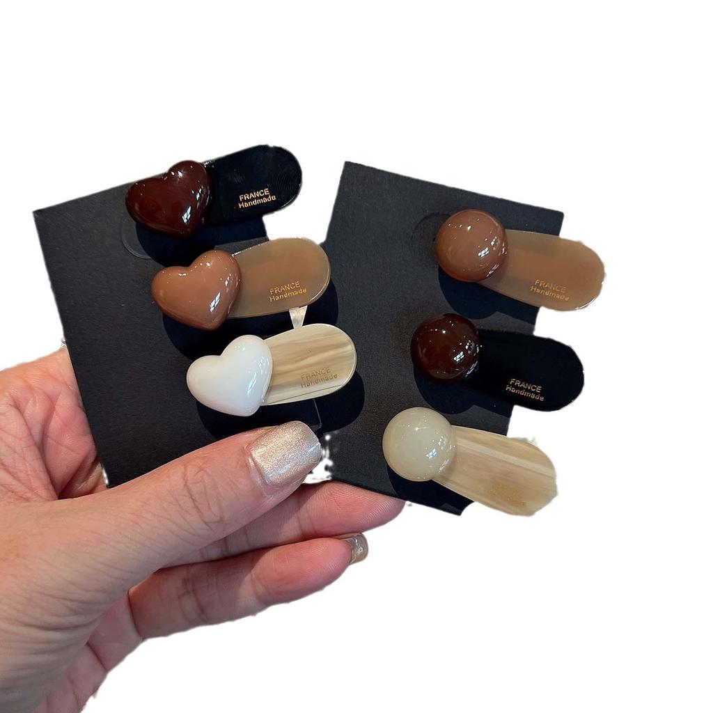 Заколка для волос «Сердце Майяра»: Заколка-уточка кофейного цвета для челки и волос