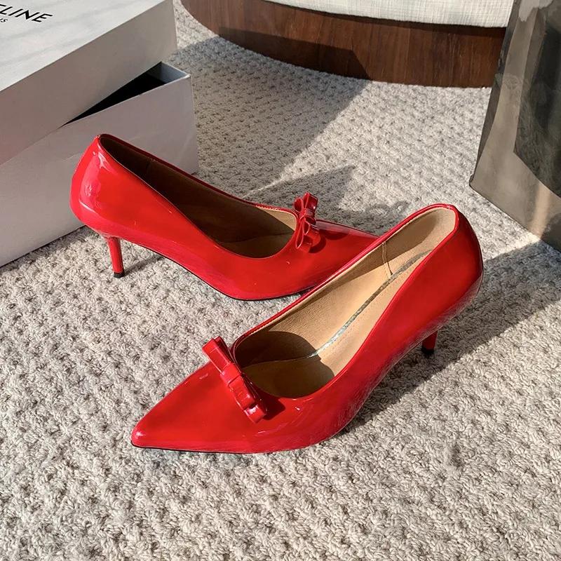 Женские туфли на высоком каблуке. Модные туфли-лодочки. Женские туфли-лодочки с завязками-бабочками и острым носком. Туфли на тонком каблуке. Женские туфли.
