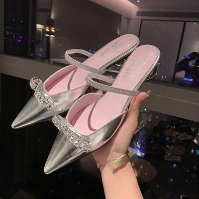 Женские туфли-мюли на низком каблуке, роскошные туфли-лодочки из блестящей кожи со стразами и бантом, сексуальные босоножки Tacones Mujer с острым носком на каблуке и пяткой