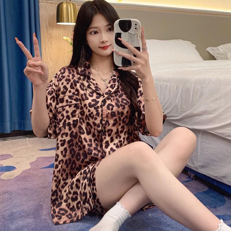 Знаменитая летняя полосатая пижама с короткими рукавами и тонкими лацканами