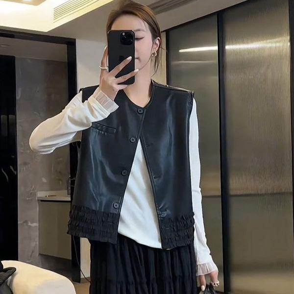Весенне-летняя жилетка из ПУ кожи 2025 года с кружевной отделкой по низу - Дизайн без рукавов