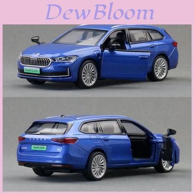 Металлическая модель автомобиля Skoda Superb с открывающимися дверями и световыми эффектами для коллекционеров