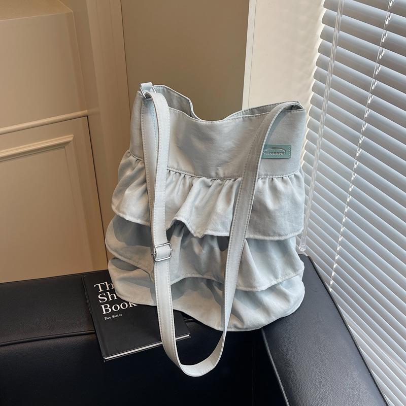 Корейская тканевая сумка с оборками женская 2025 новый тренд модная нишевая сумка-тоут большой вместимости на плечо/через плечо