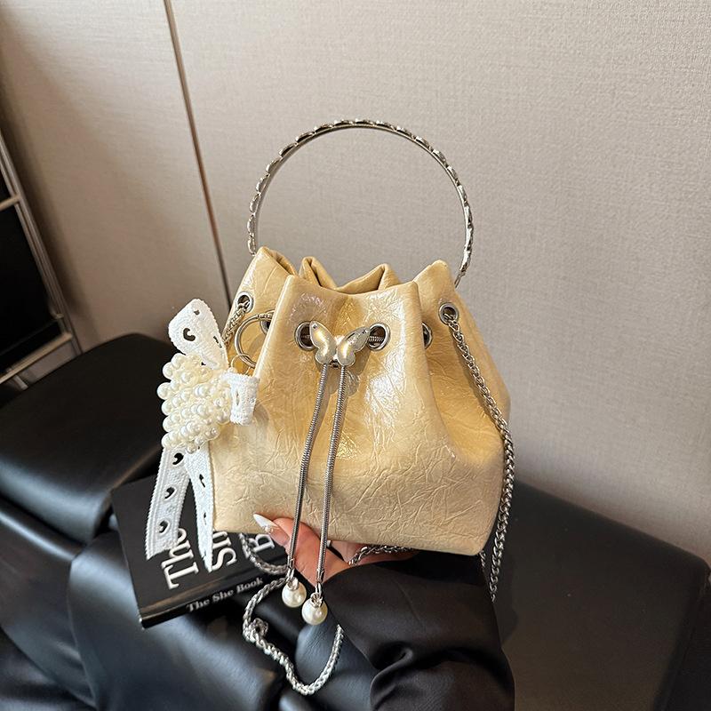 Нишевая дизайнерская сумка женская 2025 новая летняя модная портативная сумка-ведро, универсальная сумка-мессенджер на цепочке для通勤