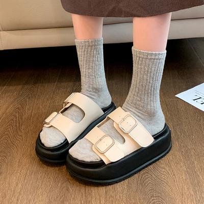 Модные бежевые летние нескользящие шлепанцы на толстой подошве в виде полоски для женской летней носки 2025 новые прохладные шлепанцы на мягкой подошве