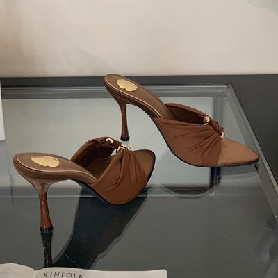 Туфли-стилеты летние новые плиссированные с металлической пряжкой с острым носком с открытым носком сандалии сексуальные стилеты женская обувь