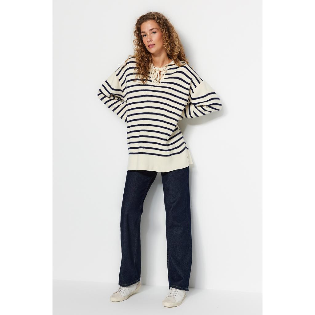 Темно-синий удобный вязаный свитер в полоску Tctaw24ak00172