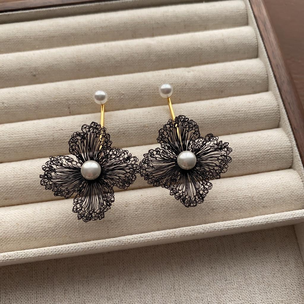 Handmade Inspiration Series Elegant Long Needle Pearl Flower Stud Earrings Pendant Temperament French Niche Earrings Fairy Earrings
