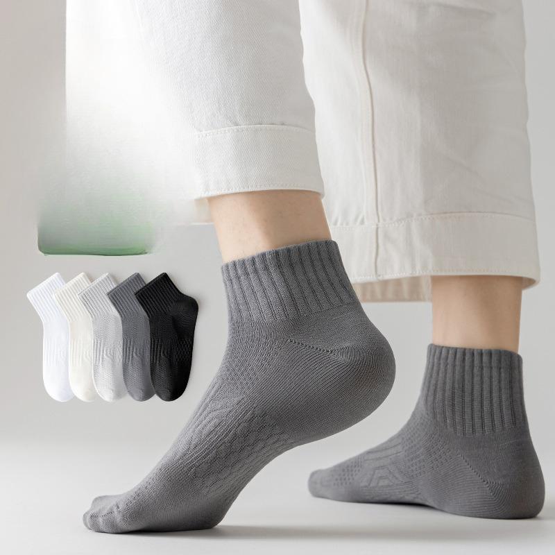 Men's Spring and Summer Short Socks In Solid Color, Boneless Cotton Socks, Odor-proof and Non-removable, and Autumn Mid-calf Socks