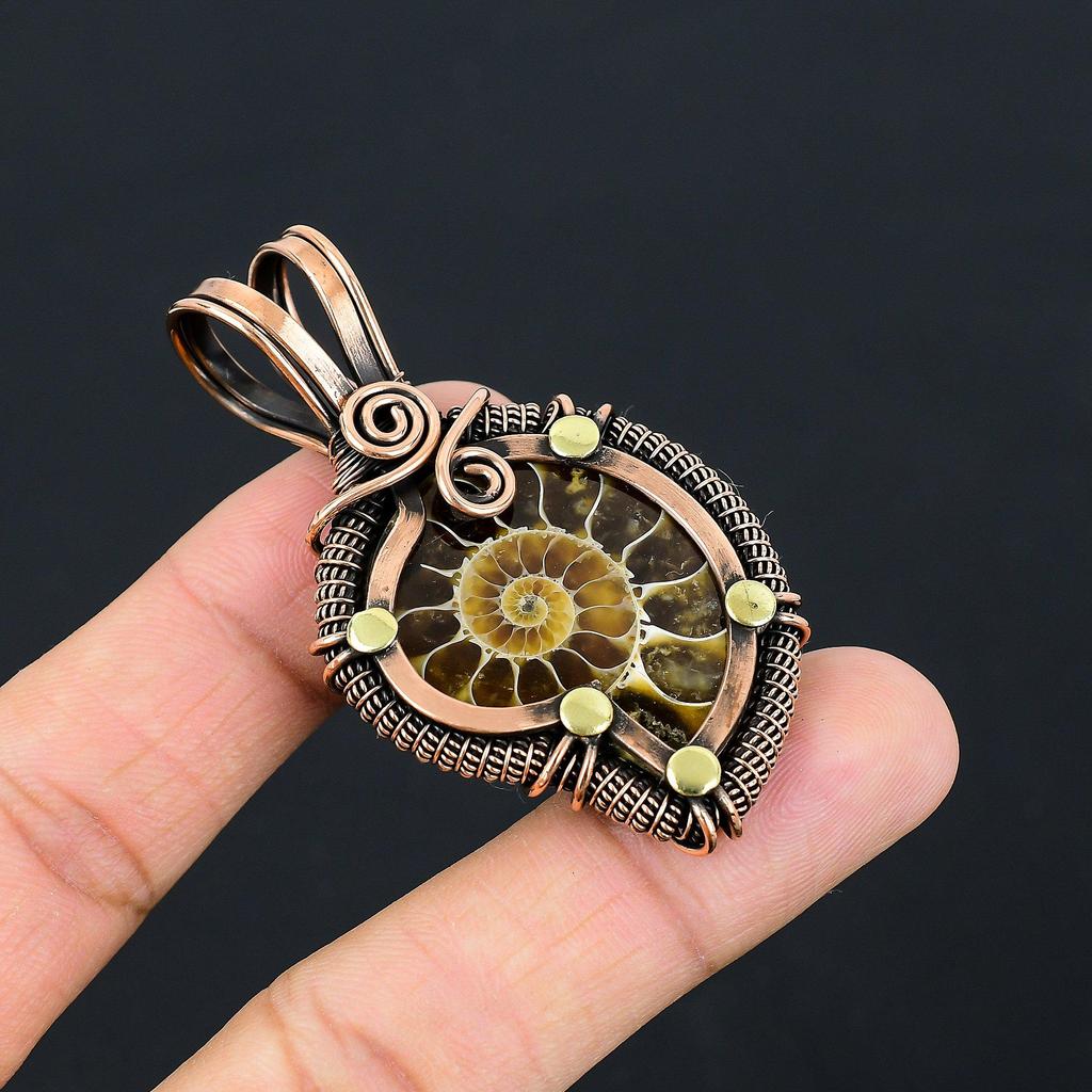 Аммонит Драгоценный камень Чистая медная проволока Обернутая ювелирная подвеска ручной работы