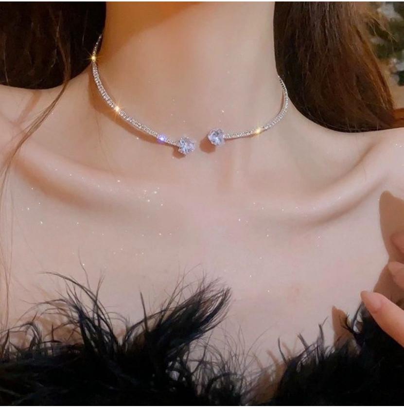 Contemporary Heart Shaped Rhinestone Choker Necklace Stylish Alloy For Women Fashion