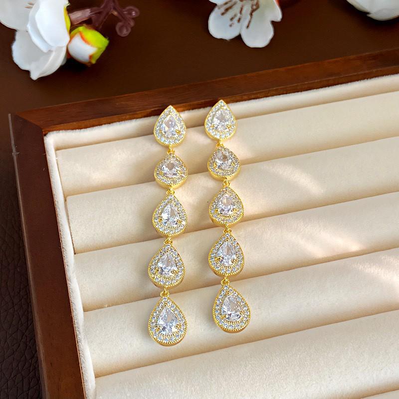 Элегантные треугольные серьги-кисточки с цирконами и пайетками — роскошные ювелирные украшения для женщин