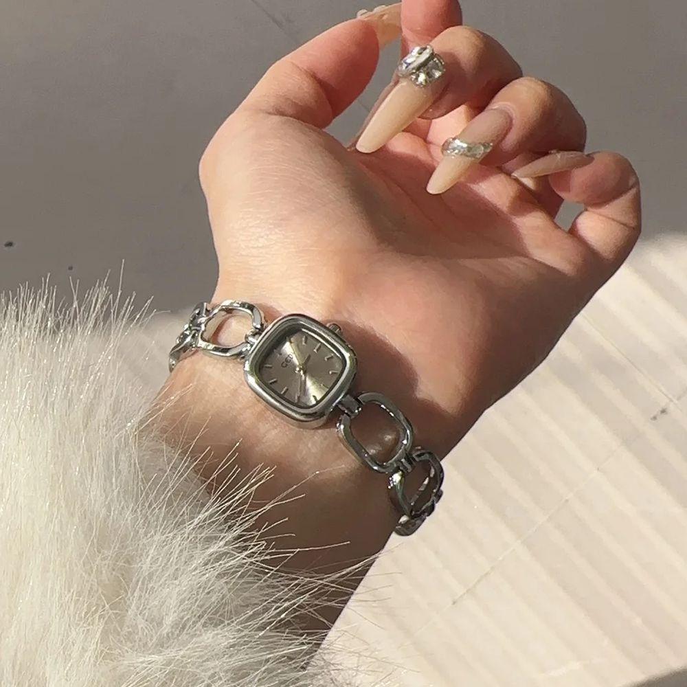 Light Luxury Woman Watches Minimalist Design Temperament Elegant Exquisite Square Hollow Bracelet Quartz Ladies Watch Gift